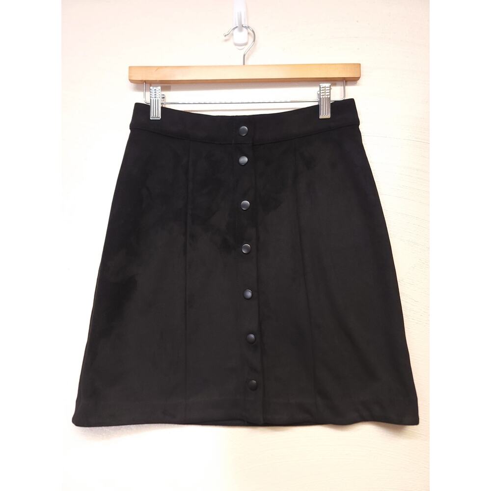 Tahari Skirt Size 4 Womens Soft Faux Leather Snap Suede Women Short Black